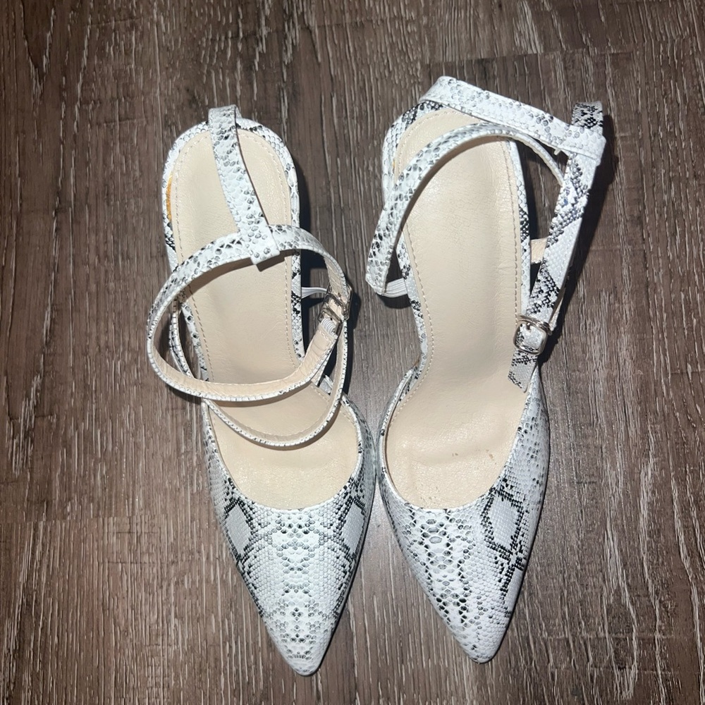 Black white/ snake skin sandal